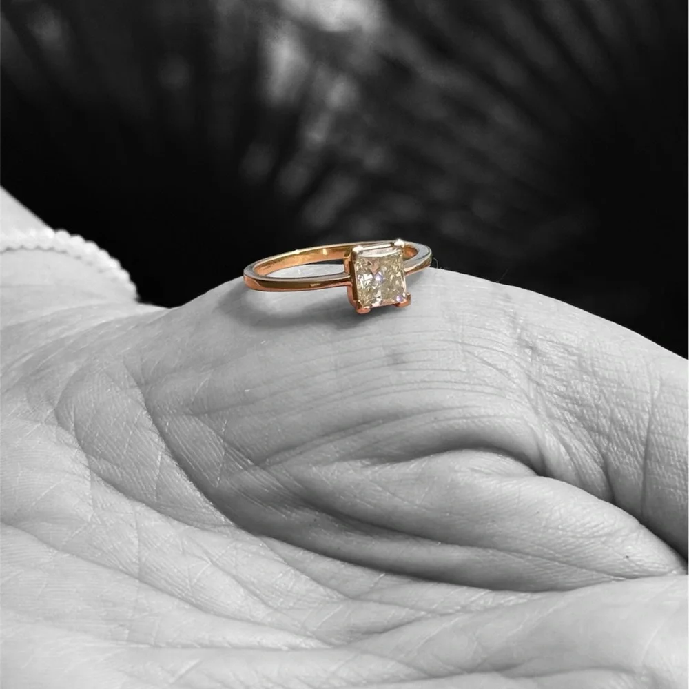 NEW 18K Yellow Gold Princess-Cut Diamond Solitaire Ring – Size 7